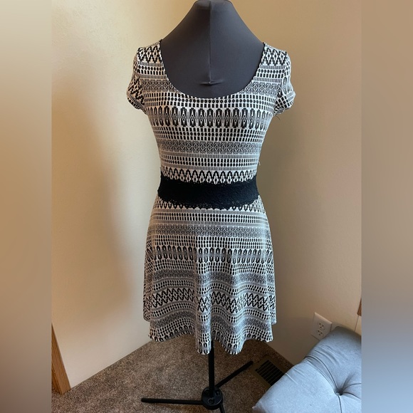 Charlotte Russe Black and White Print Dress with Lace Waist - Picture 2 of 5